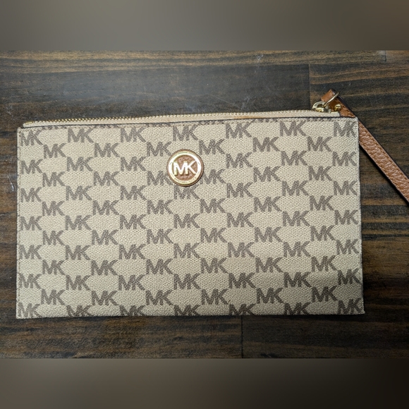 Michael Kors Handbags - Michael Kors Fulton Large Zip Clutch Wristlet MK Signature Brown Tan